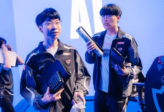 Hope：現(xiàn)在的勝利說明不了什么，還是要看后面比賽誰能獲勝